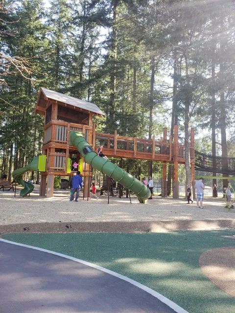 Mundy Park Hillcrest Parking Lot