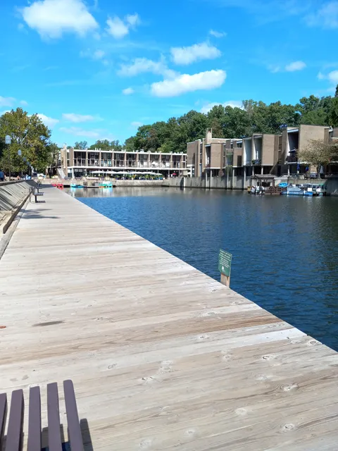 Lake Anne Plaza-Main Parking lot