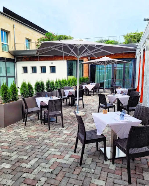 Ristorante Pizzeria Mezzaluna c/o Hotel Viest