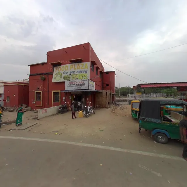 Food Plaza Food Track