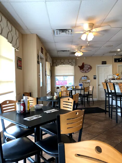 The Cracked Egg Cafe