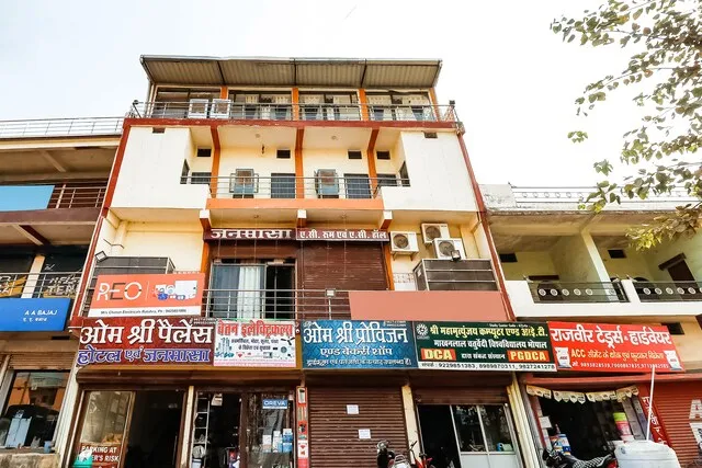 OYO 70559 Hotel Om Shree Palace