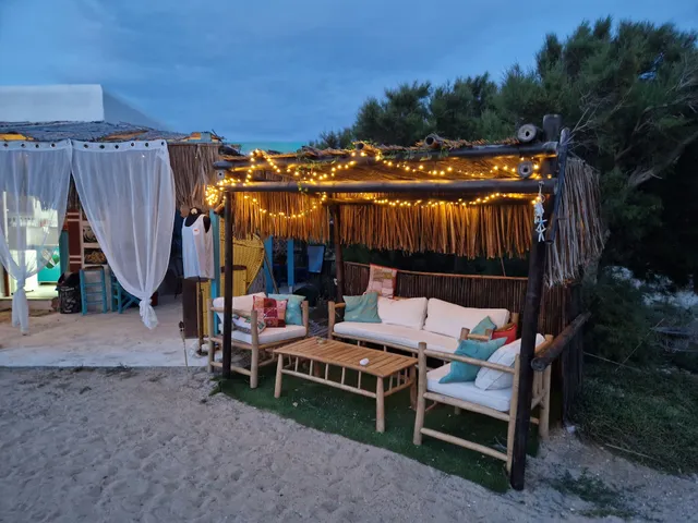 Blue Ocean tropical bar Amitis Beach