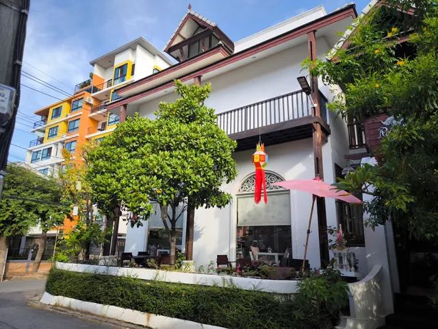 Ratchiangsaen Flora House