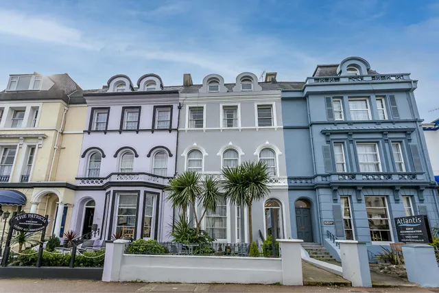 The Belmont (Book Direct for the Best Price)