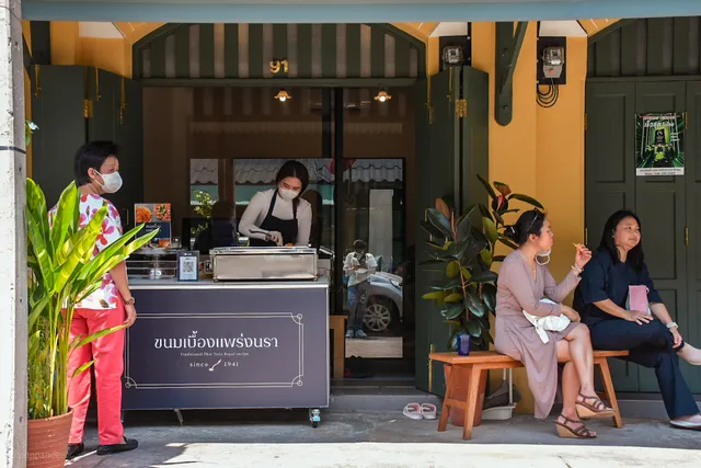 Khanom Bueang Phraeng Nara