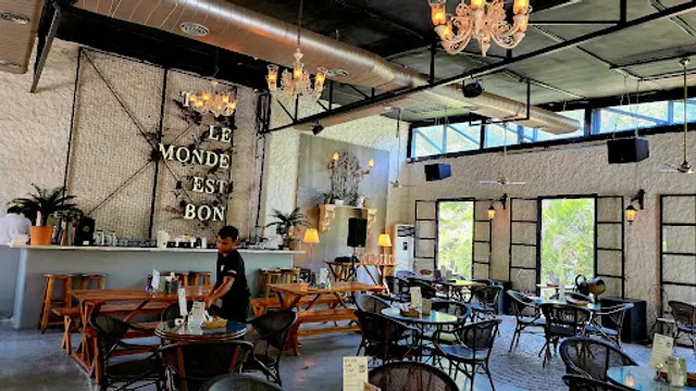 Lé Vantage Café Bar