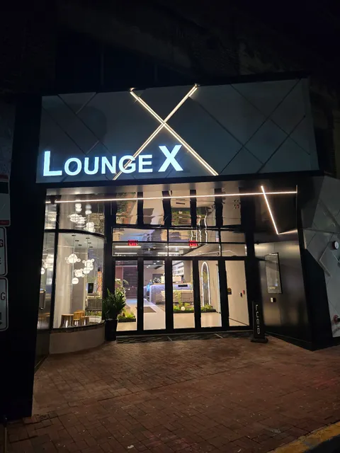 Lounge X