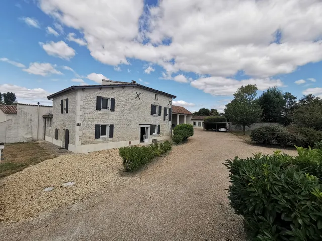 GITES LE CHEVAL NOIR