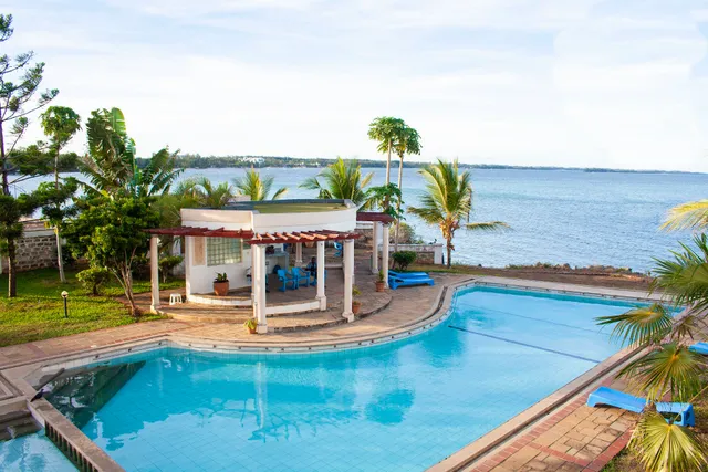 Tausi Almasi Ocean view