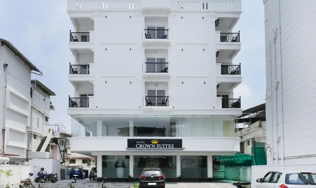 Hotel Crown Suites - Hotel in Ernakulam