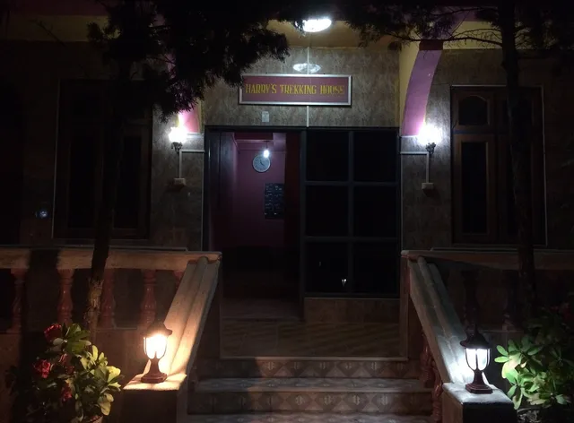 Harry's Trekking House