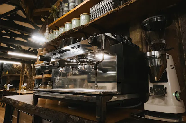 Tullah Lakeside Bar & Grill