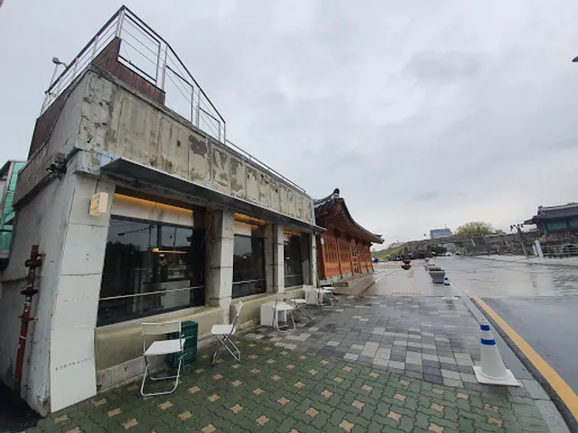 JUNG JIYOUNG COFFEE ROASTERS HWAHONG