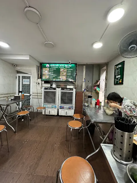 Hủ tíu, mỳ vằn thắn Duy Anh