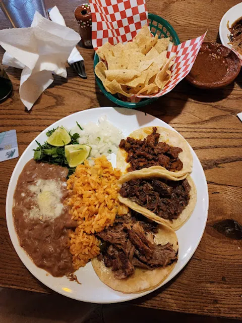 Los Molcas Tacos Bar and Grill