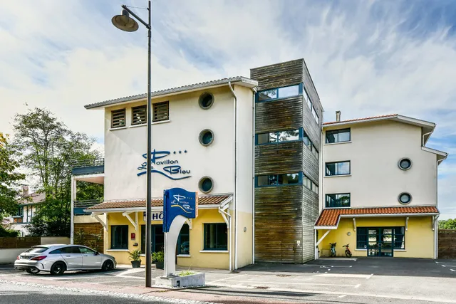 Hotel Le Pavillon Bleu