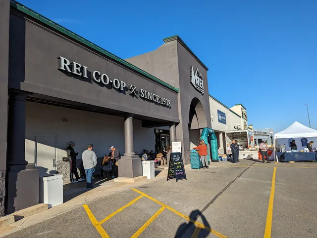REI