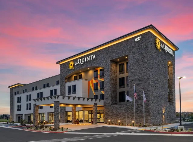 La Quinta Inn & Suites by Wyndham Lincoln