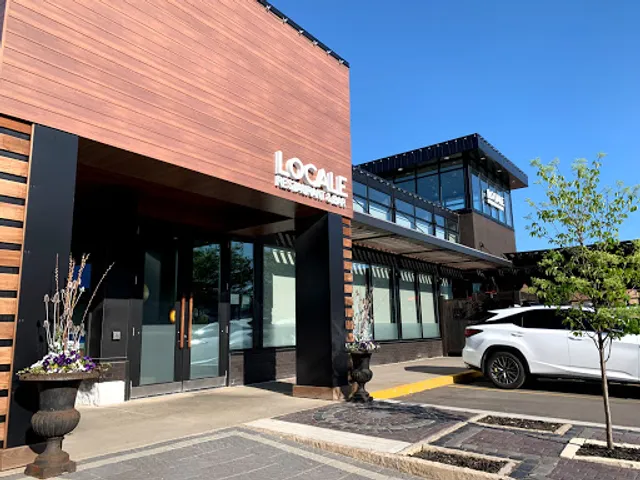 LOCALE AURORA Restaurant & Bar