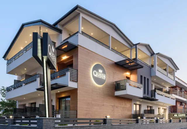 Elizabeth Queen Luxury Rooms