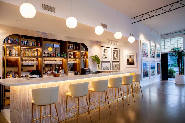 FINEPRINTCO Art Bar & Bon Appetour