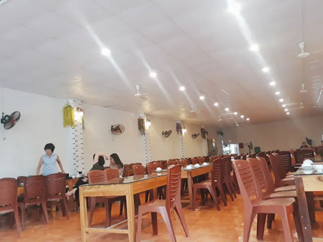 Nhà hàng Cát Trắng