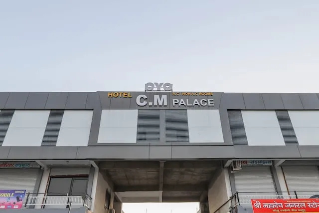 OYO 49471 Hotel Cm Palace