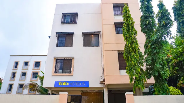 FabHotel Sadanand Executive
