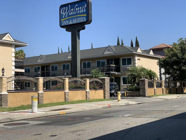 Walnut Inn & Suites