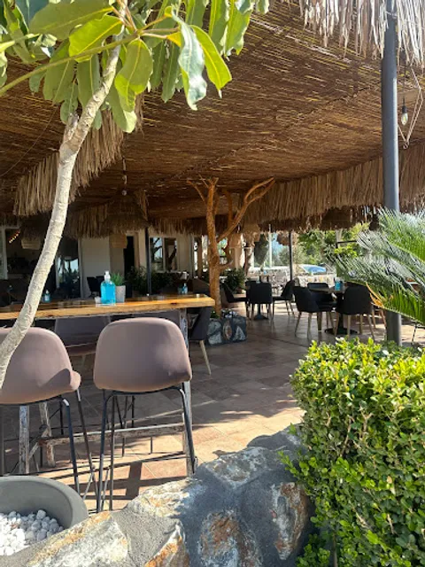 Albahaca kitchen bar