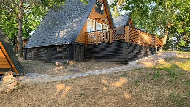 "ForRest Camp" Piękne miejsce na zalewem Koronowskim. Dwa pola pod przyczepy, oraz 5 domków nad samą wodą.