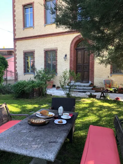 Bed & Breakfast “Bed & Box”