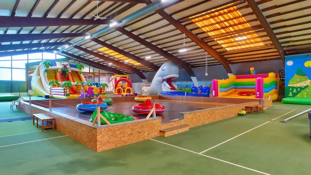 Hollis Kinderparadies