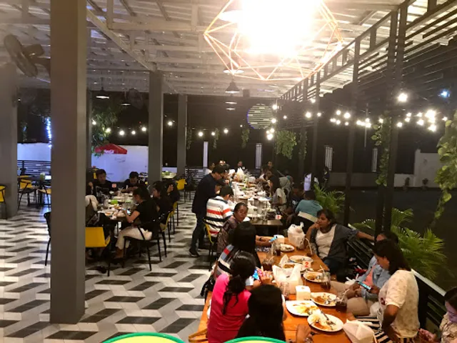 Golden Cafe & Bistro Larantuka