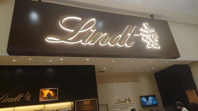 Lindt Chocola Boutique Amuplaza Kumamoto