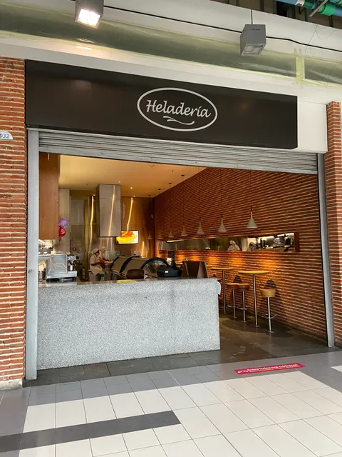 Crepes & Waffles Mall Plaza