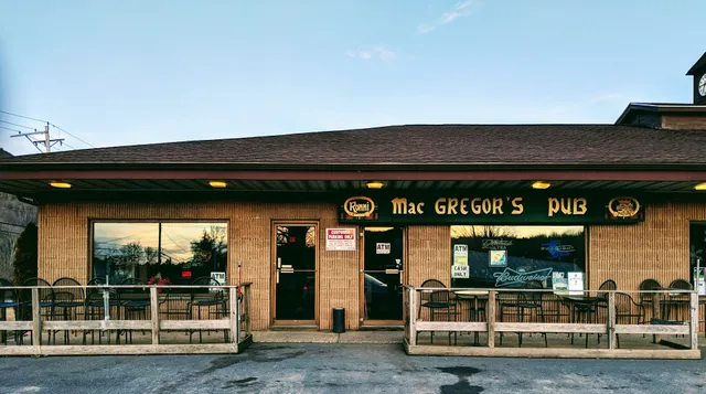 Ronni MacGregor's Pub