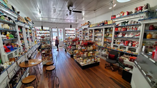 Grannie's Cookie Jars & Ice Cream Parlor