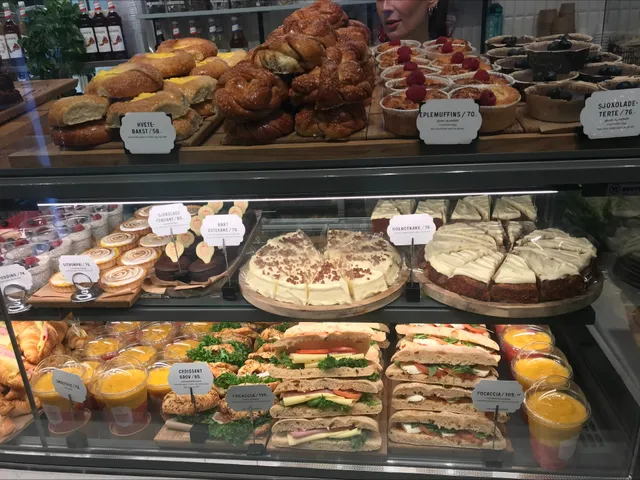 Jordbærpikene Storo