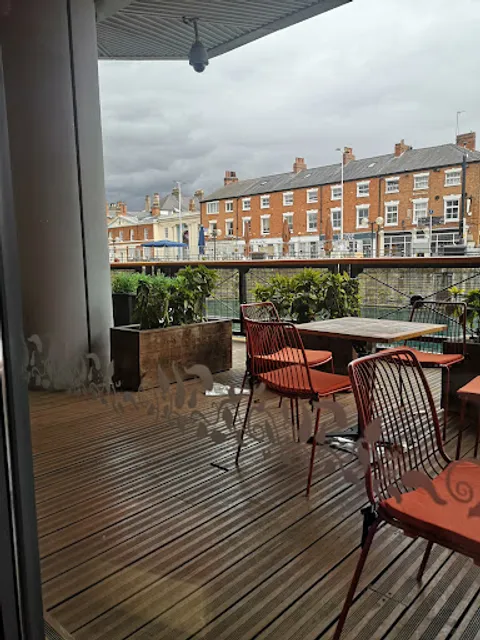 Nando's Hull - Princes Quay