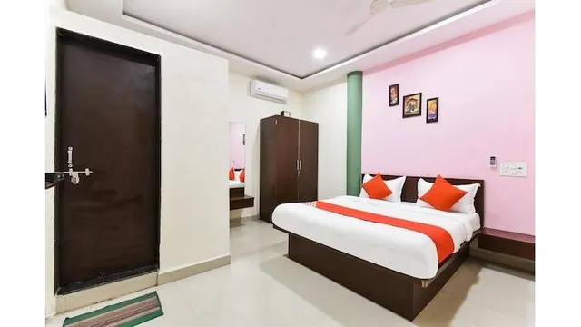 OYO 70102 Hotel Ira Inn