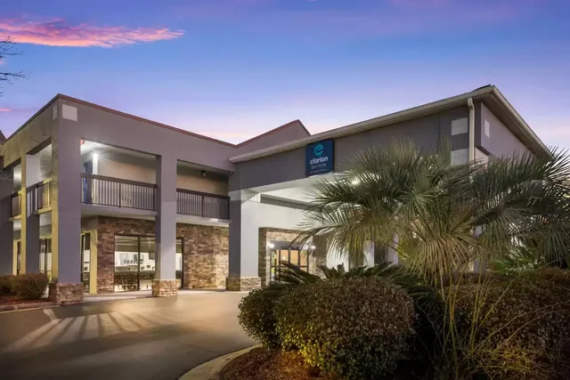 Clarion Pointe Forsyth I-75