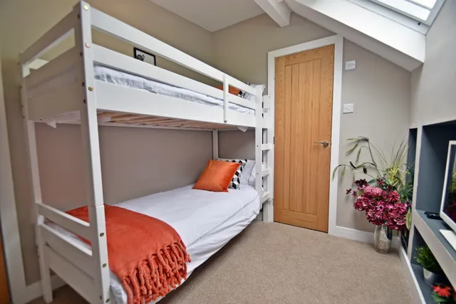 Montrose Heights | 4Bed | 4Bath | Central Burnley