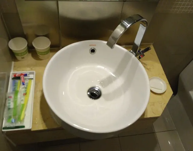 莫泰-上海昌平路地铁站店