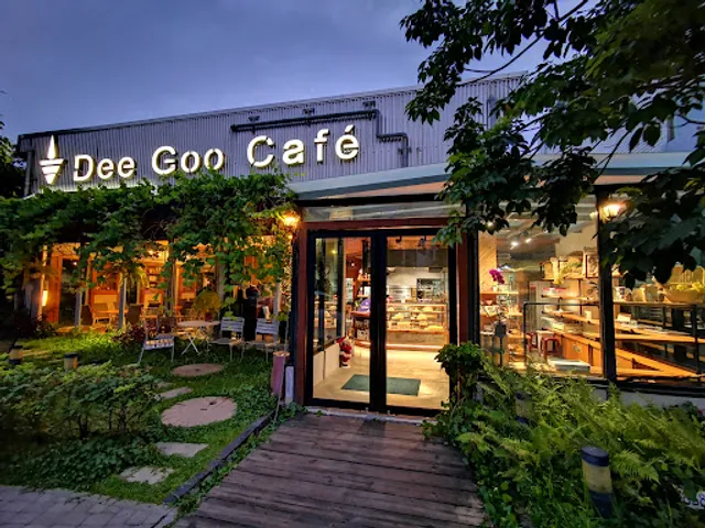 Dee Goo Cafe