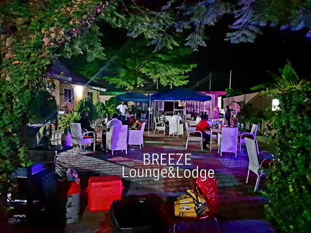BREEZE LOUNGE&LODGE