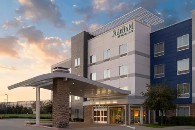 Fairfield by Marriott Inn & Suites Dallas West/I-30