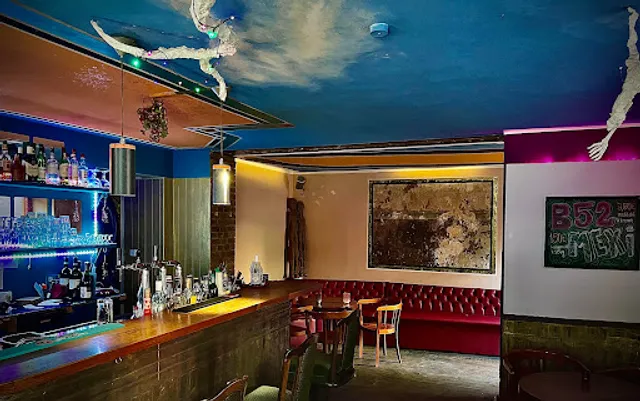 Subito Bar, Kneipe, Biergarten