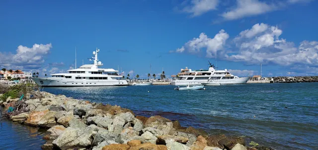 La Paseadora Cruise to Monkey Island